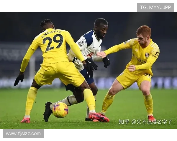 英超半场战况：主队0射门 两队合计仅1射正 富勒姆0-0利兹联
